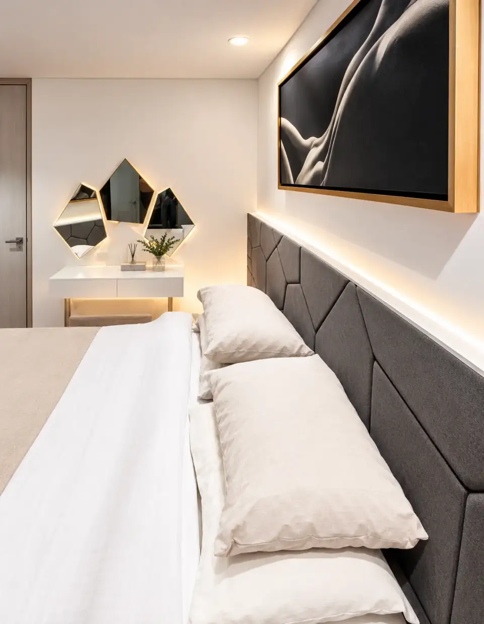 Habitación del apartamento Glamour, un Airbnb en Medellín diseñado por ALUZINA